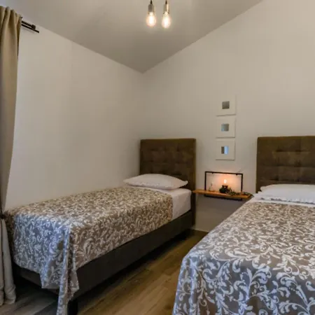 Rustic Perosa With Heated Pool