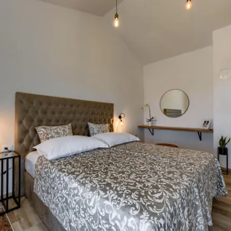 Rustic Perosa With Heated Pool Villa *