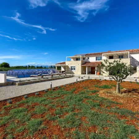 Rustic Perosa With Heated Pool *