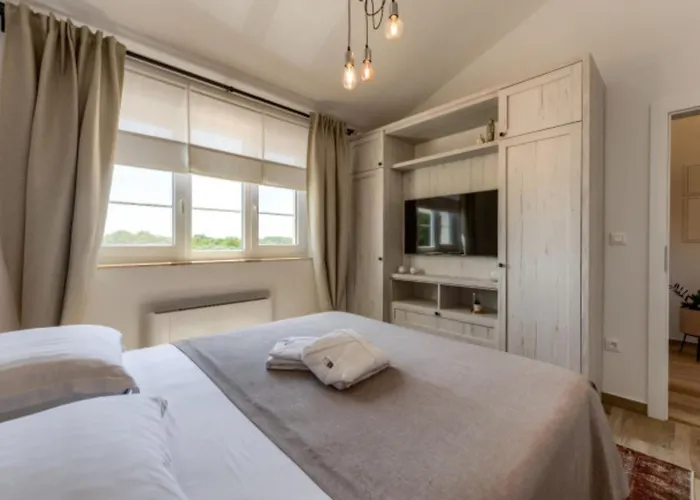 Rustic Perosa With Heated Pool * Затон