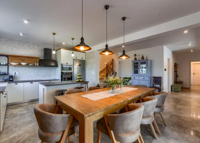 Rustic Perosa With Heated Pool * Затон