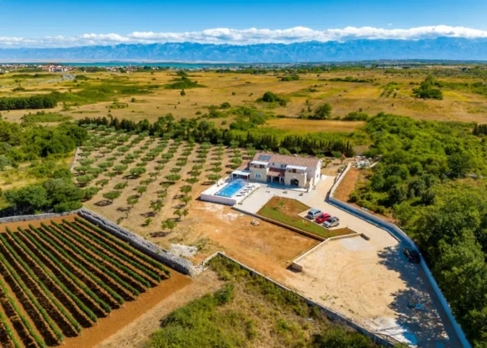 Rustic Perosa With Heated Pool Затон