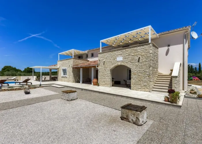 Rustic Perosa With Heated Pool Вилла Затон