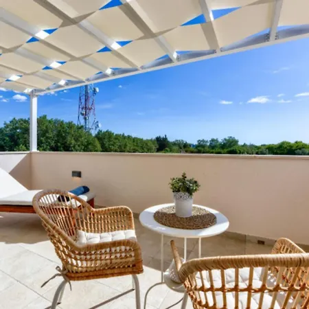 Rustic Perosa With Heated Pool Villa *