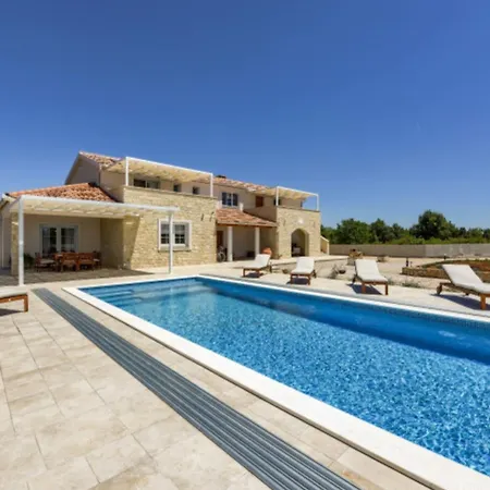 Villa Rustic Perosa With Heated Pool