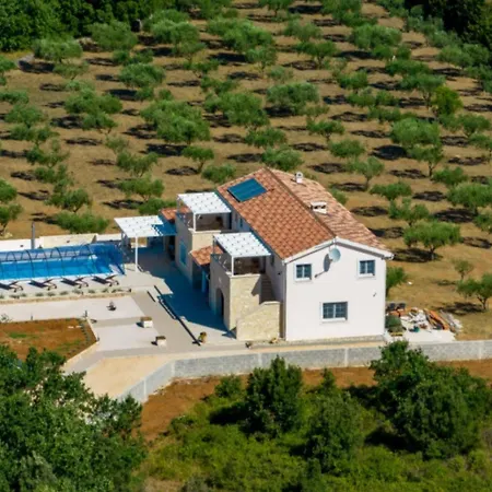 Villa Rustic Perosa With Heated Pool