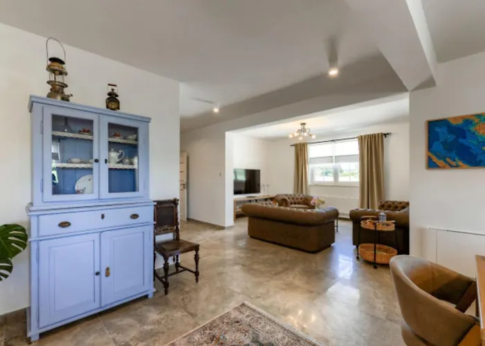 Rustic Perosa With Heated Pool Vila *