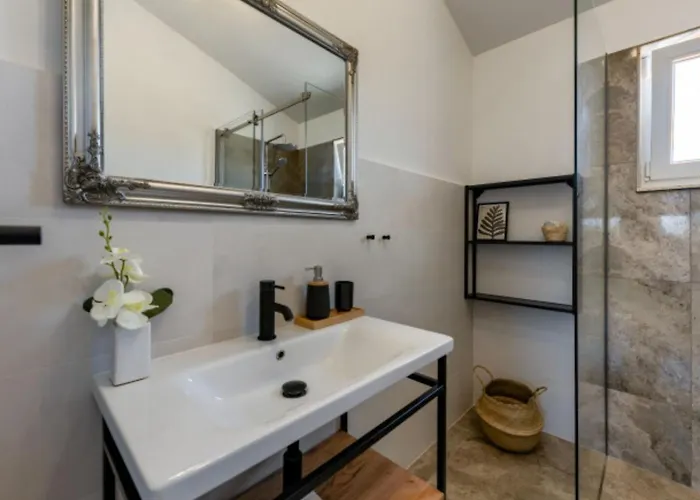 Rustic Perosa With Heated Pool