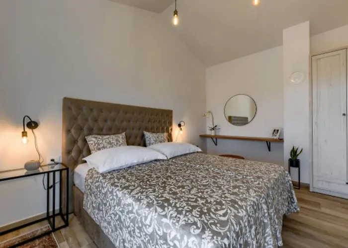 Rustic Perosa With Heated Pool Vila *